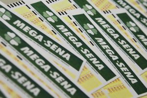 Mega-Sena acumula e prêmio principal pode pagar R$ 40 milhões Mega-Sena acumula e prêmio principal pode pagar R$ 40 milhões