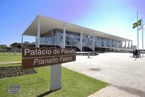 Homem tenta invadir o Palácio do Planalto durante a madrugada Homem tenta invadir o Palácio do Planalto durante a madrugada
