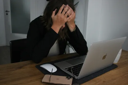 Entenda como funcionam os afastamentos por burnout e outros transtornos mentais pelo INSS