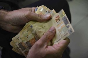 177 mil famílias devem devolver valores recebidos indevidamente do auxílio emergencial 177 mil famílias devem devolver valores recebidos indevidamente do auxílio emergencial