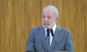 Lula defende colocação de pobres no orçamento Lula defende colocação de pobres no orçamento