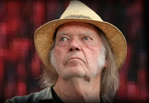 Aos 80 anos, Neil Young é uma lenda absoluta do rock