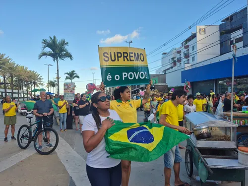 Apoiadores de Bolsonaro fazem ato contra prisão do ex-presidente, em João Pessoa