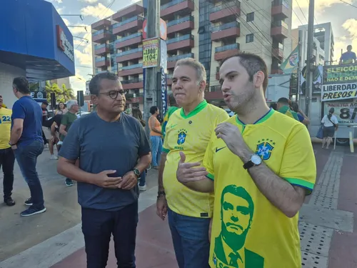 Apoiadores de Bolsonaro fazem ato contra prisão do ex-presidente, em João Pessoa