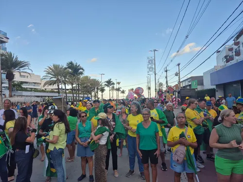 Apoiadores de Bolsonaro fazem ato contra prisão do ex-presidente, em João Pessoa
