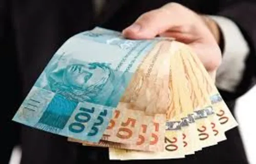 Quando cai a primeira parcela do 13º salário? Veja calendário