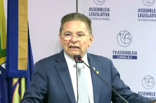 Galdino retira pré-candidatura ao governo da Paraíba e anuncia apoio a Lucas Ribeiro