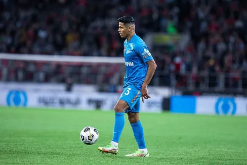 Lesão afasta Douglas Santos da última convocação do Brasil em 2025