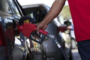 Preços dos combustíveis seguem em queda em Campina Grande Preços dos combustíveis seguem em queda em Campina Grande