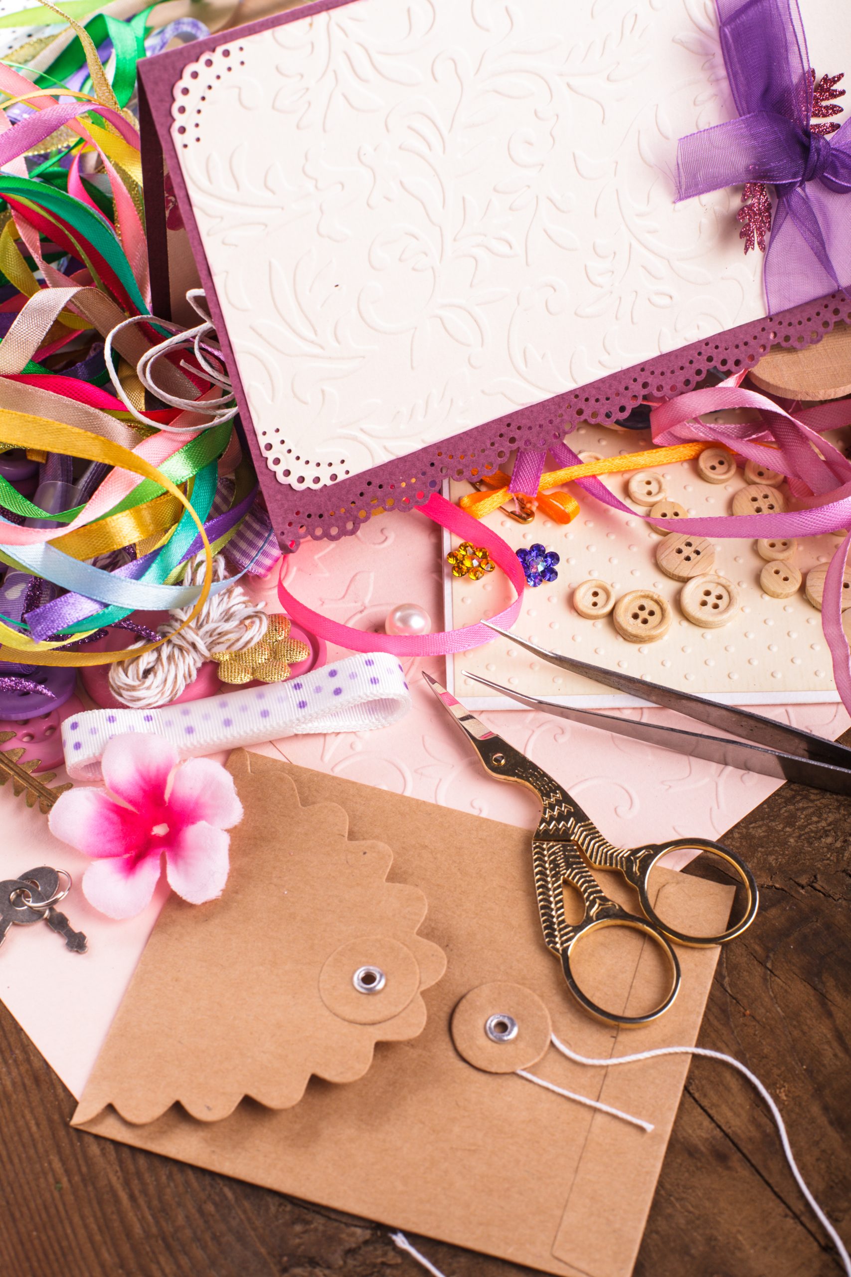 Convites Personalizados em João Pessoa: Guia Técnico de Papelaria Fina para Casamentos, Debutantes e Eventos de Destino