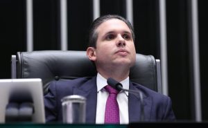 Imagem negativa de Hugo Motta bate em 80%, constata pesquisa Atlas/Bloomberg Imagem negativa de Hugo Motta bate em 80%, constata pesquisa Atlas/Bloomberg