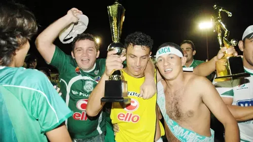 Relembre a carreira de Edmundo, atacante que marcou época no futebol paraibano