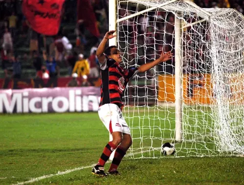 Relembre a carreira de Edmundo, atacante que marcou época no futebol paraibano