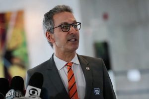 Romeu Zema propõe saída do Brics e redução de supersalários e de impostos Romeu Zema propõe saída do Brics e redução de supersalários e de impostos