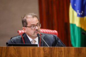 Ministro toma decisão contra o presidente do TSE Ministro toma decisão contra o presidente do TSE