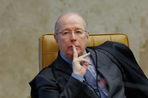Ex-presidente do Supremo contesta proposta de mudança na Constituição Ex-presidente do Supremo contesta proposta de mudança na Constituição