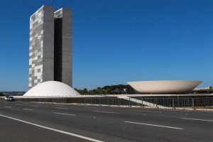 Com R$ 165 bilhões em emendas, renovação no Congresso fica inviável Com R$ 165 bilhões em emendas, renovação no Congresso fica inviável