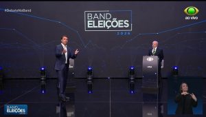 Lula fala em distribuição de renda; Flávio critica preço dos alimentos Lula fala em distribuição de renda; Flávio critica preço dos alimentos