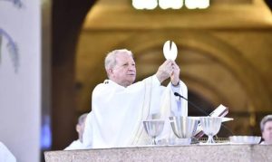 Arcebispo de Aparecida pede desarmamento e atenção à fome e à pobreza Arcebispo de Aparecida pede desarmamento e atenção à fome e à pobreza