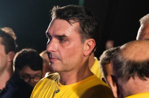 Flávio Bolsonaro promete não mexer nas bilionárias emendas parlamentares Flávio Bolsonaro promete não mexer nas bilionárias emendas parlamentares