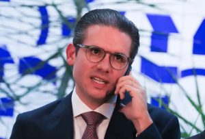 Hugo Motta tenta assegurar antecipadamente a reeleição à presidência Hugo Motta tenta assegurar antecipadamente a reeleição à presidência