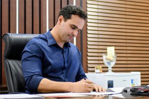 Governador assina novo Refis para facilitar regularização de débitos fiscais na Paraíba Governador assina novo Refis para facilitar regularização de débitos fiscais na Paraíba