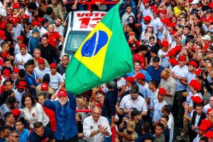 Presidente Lula termina a campanha em ato com quebra de protocolo Presidente Lula termina a campanha em ato com quebra de protocolo