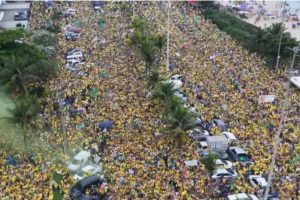 Veja como Flávio Bolsonaro encerrou a sua campanha em ato no Rio de Janeiro Veja como Flávio Bolsonaro encerrou a sua campanha em ato no Rio de Janeiro