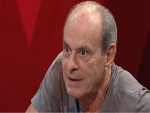 Cantor anuncia pausa na agenda de shows após cirurgia Cantor anuncia pausa na agenda de shows após cirurgia